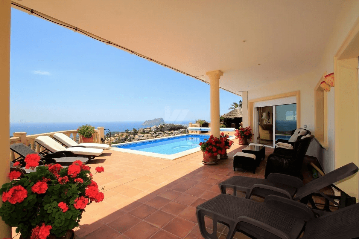Panoramisch zeezicht villa te koop in Teulda-Moraira, Costa Blanca.