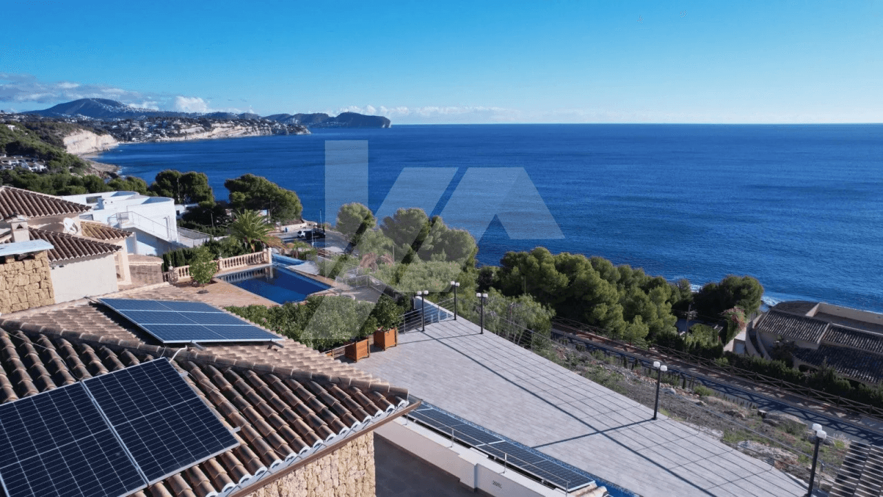 Villa en Venta con vistas al mar, en La Fustera, Benissa.