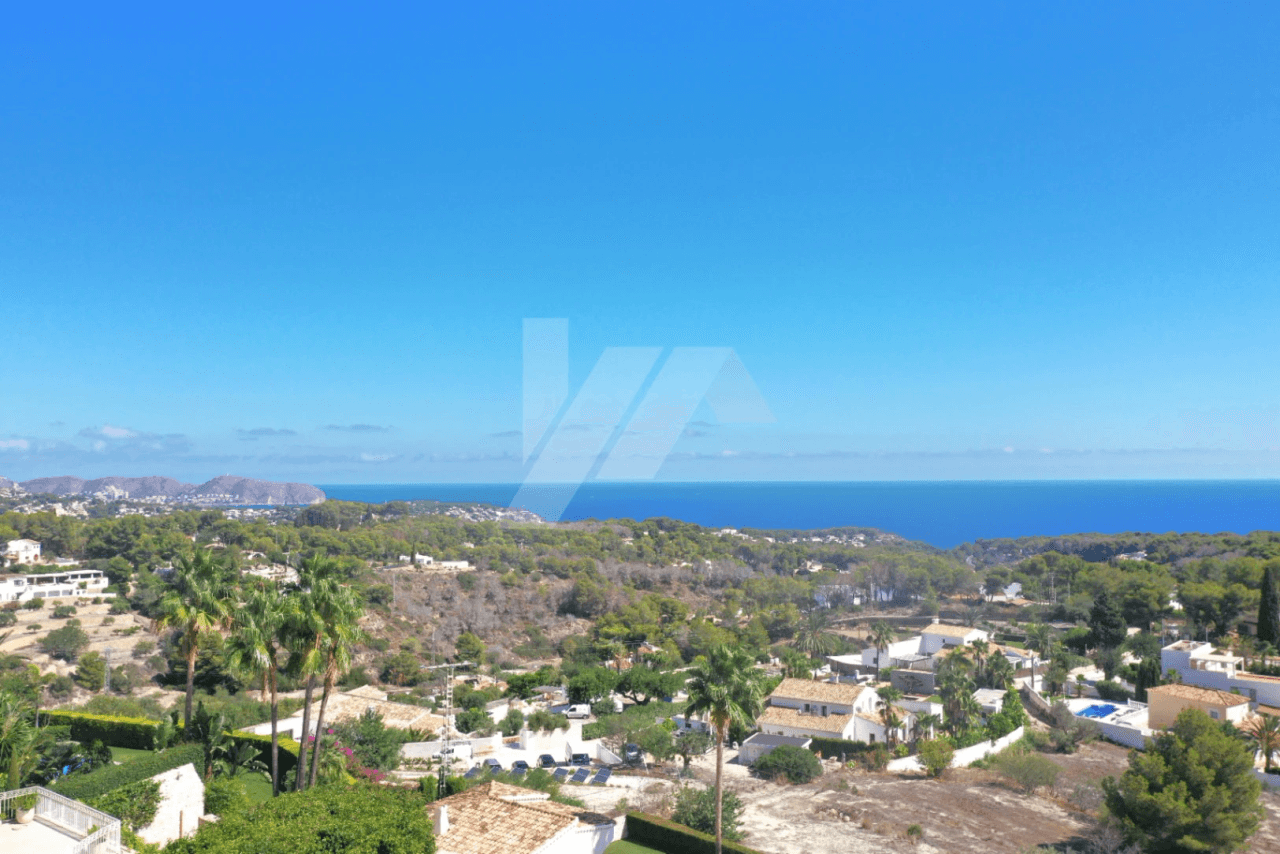 Villa estilo Ibiza con vistas al mar en venta en Benissa, Costa Blanca.